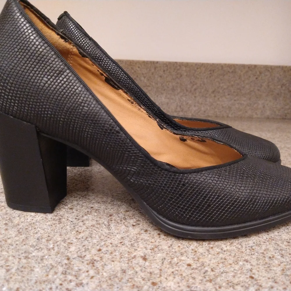 Clarks Artisan  Black Leather  Size 8 Snake print Heels - Picture 4 of 8